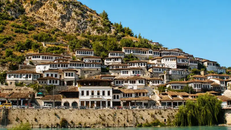 Berat, město tisíce oken